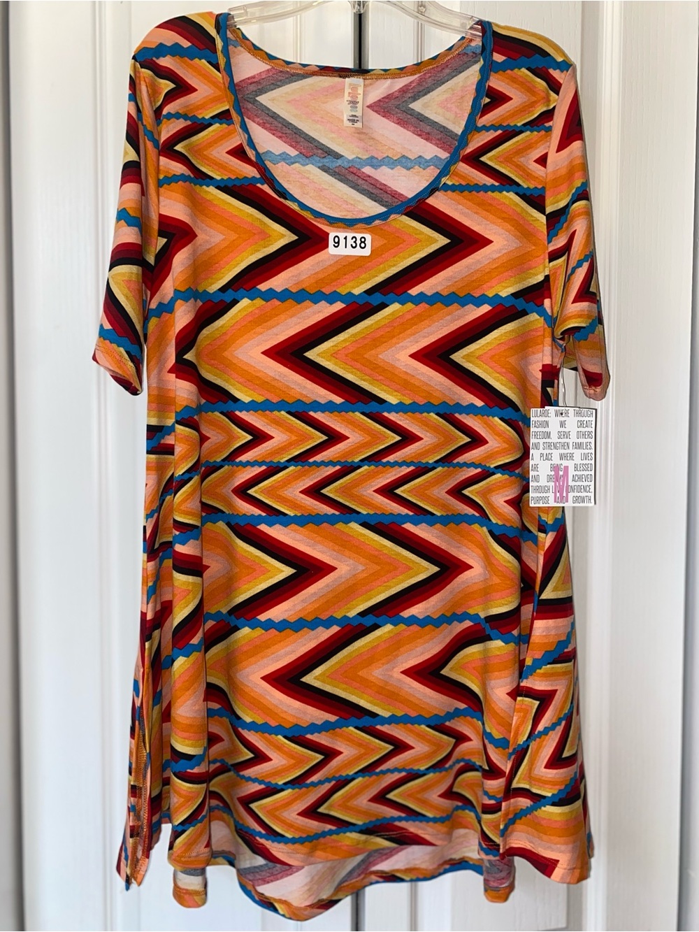 9138 - NWT LuLaRoe Perfect T Medium Top